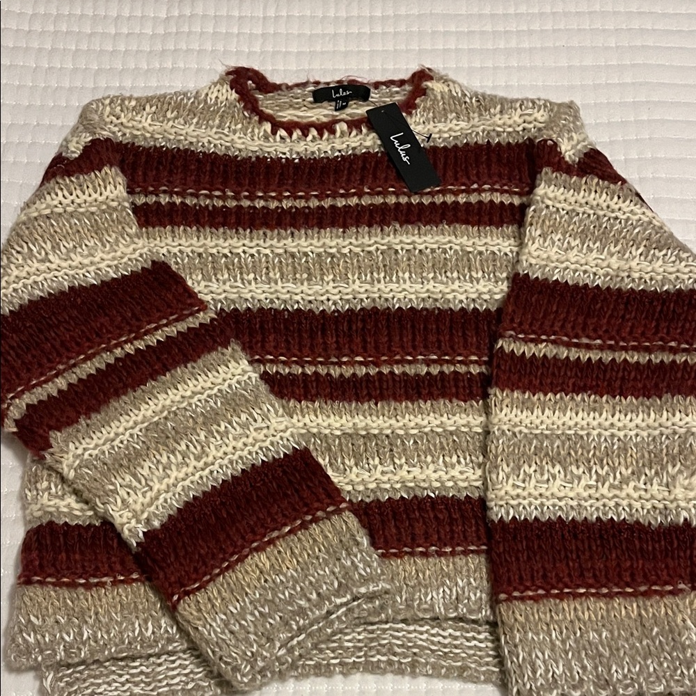 Brand New w/t Woman’s Medium Lulus Sweater!!